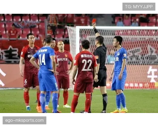 踩踏犯规判罚标准解析：什么情况下裁判必须出示红牌？